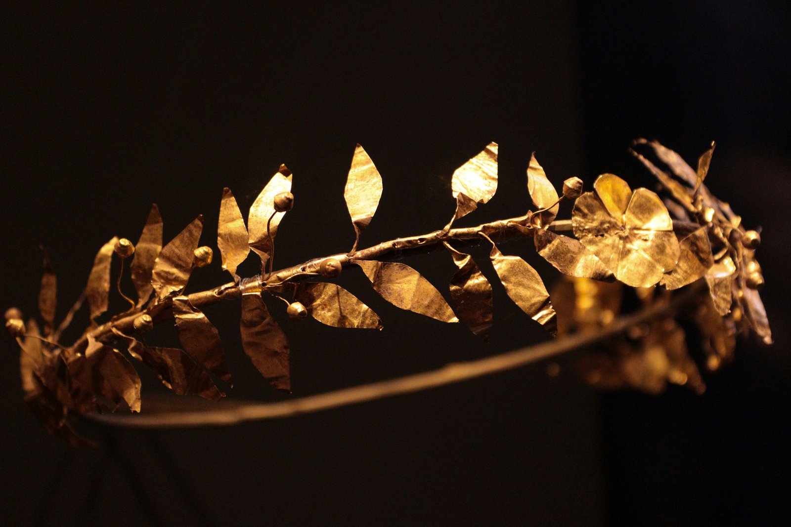 Verschmutzter Goldschmuck wird gereinigt