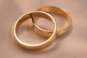 Schmuck in Reinigungsflüssigkeit