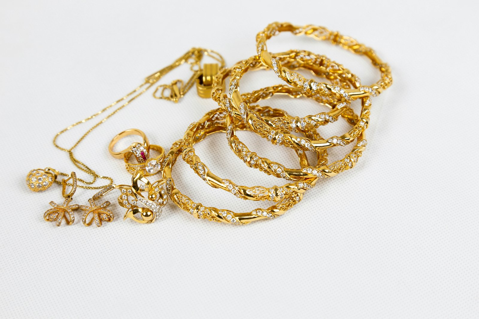 Reinigung von Goldschmuck im Haushalt