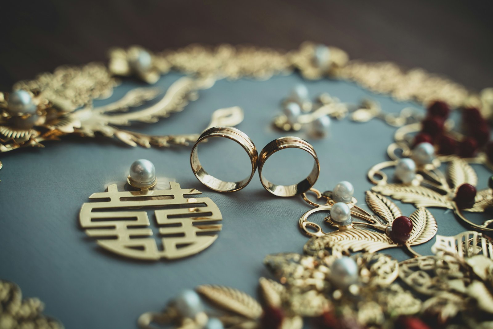 Goldschmuck wird gepflegt