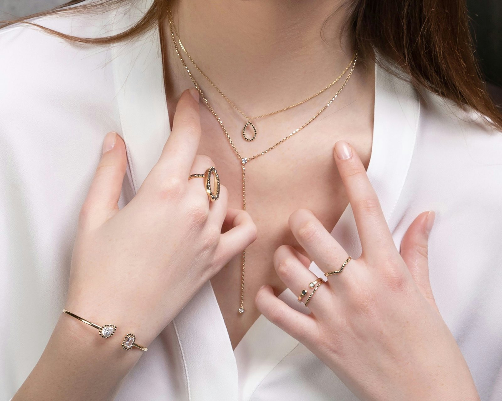 Goldschmuck im Alltag getragen